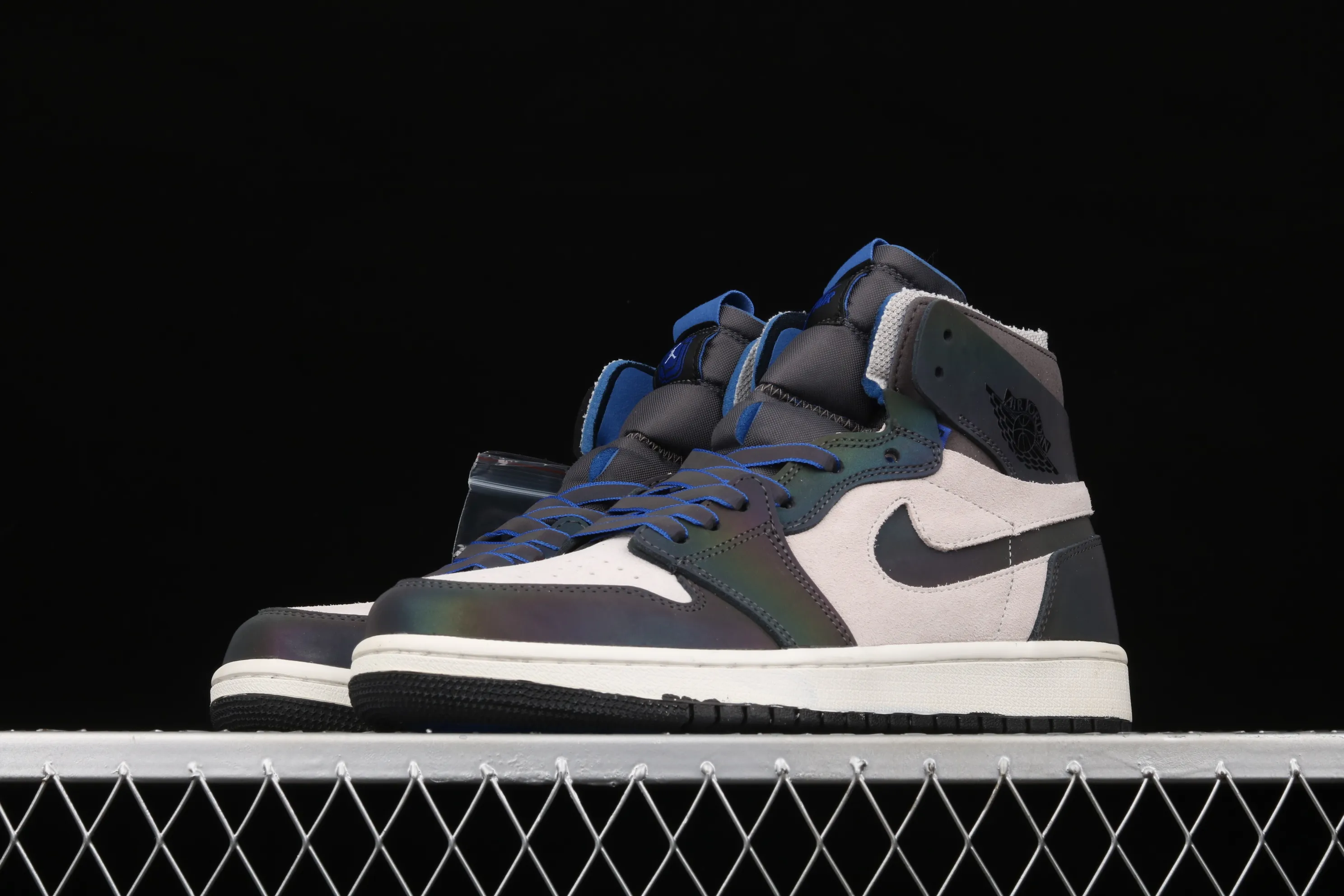 All categories Air Jordan Jordan series basketball shoes Air Jordan 1 High Z version LPL x Air Jordan 1 Zoom Comfort "Iridescent" AJ1 Joe 1 joint model League of Legends theme basketball shoes DD1453-001